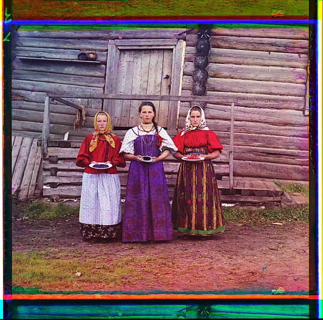 Peasant girls. Volga, Baltic Waterway, Russia.